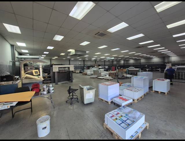 1,659M² WAREHOUSE TO LET IN LONGMEADOW